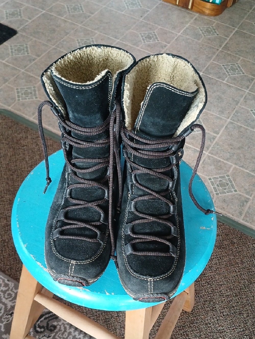 Timberland Black Suede Winter Lace-Up Boots with Cream Shearling Lining